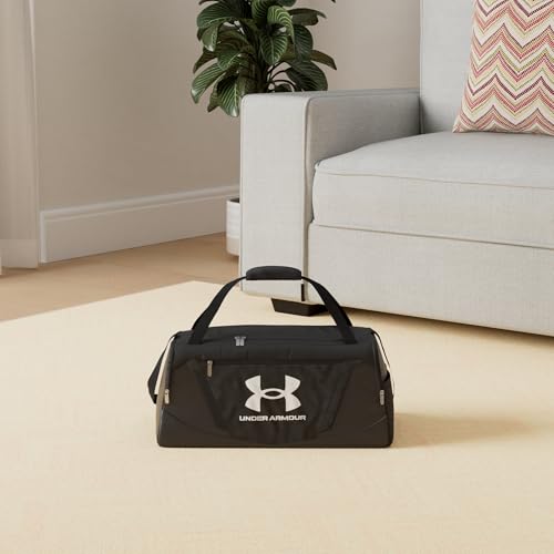Under Armour Undeniable 5.0 Duffle - color: Black (001)/Metallic Silver, size: Small (40L)