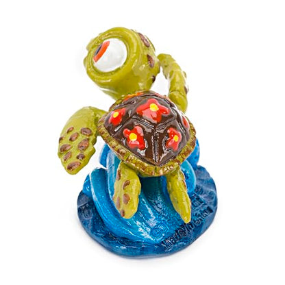 Penn-Plax Squirt Mini Aquarium Ornament for Finding Nemo - Fun Decoration for Your Smaller Tank with This Friendly Turtle Riding a Wave