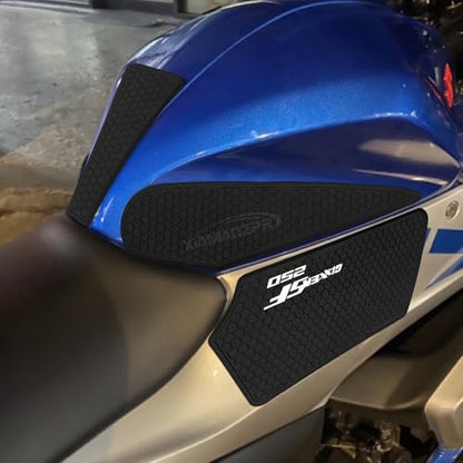 for GIXXER SF250 Gixxer sf 250 2020 2021 2022 2023 Tank Protection Tank Pad GIXXER SF250 Motorcycle Non-Slip Fuel Tank Pad Protects Knee Grip Fuel Tank Side Sticker (Black)