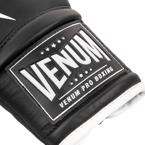 Venum Giant 2.0 Pro Boxing Gloves - Laces