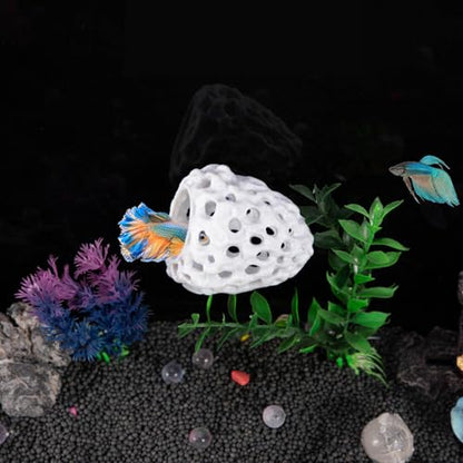 Small Fish and Shrimp Habitat Fish Hideouts Aquariums Decoration with Suction Cup Design Shetler Cave House for Breeding Aquariums Decors
