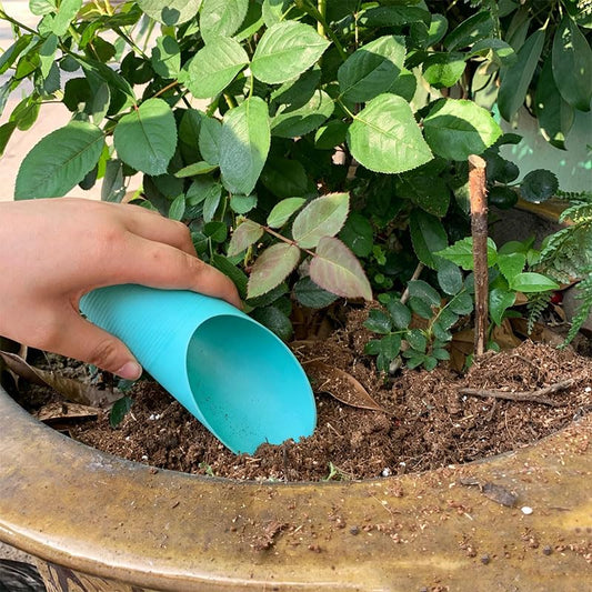 1pc Soil Scoop Durable Plastic with Round Handle, Lightweight Design for Potting, Succulent Care and Indoor Gardening, Random Color - color: Random Color